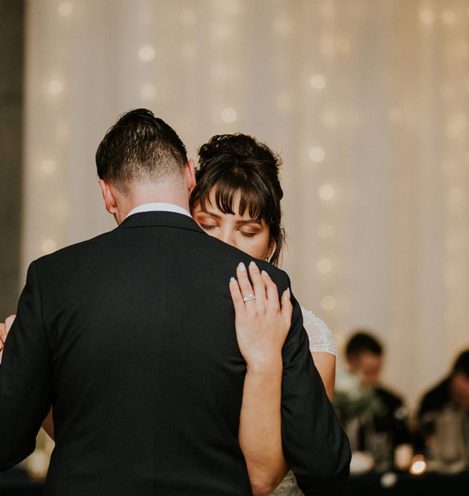 couple's first dance at Carmen's lakeview in Hamilton
